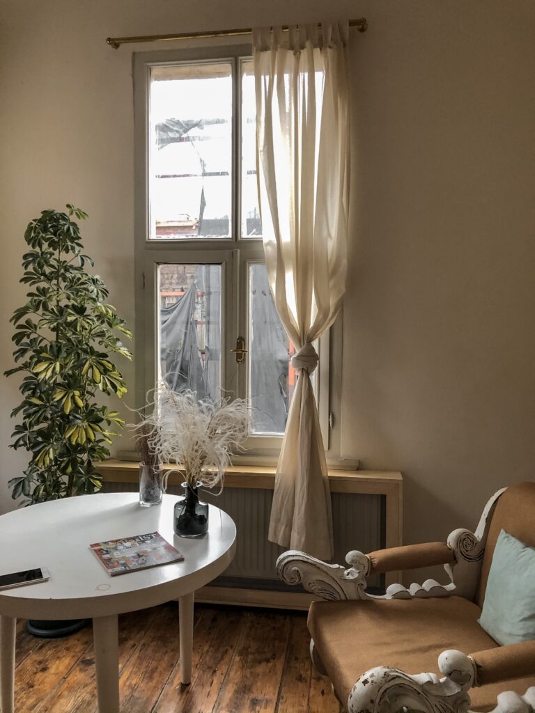 18 Cozy Dorm Room Ideas That Makes Tiny Space Feel Like Home pexels bhdrrhale 11191501