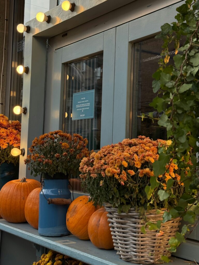17 Fall Porch Decor Ideas That Welcome Autumn Beautifully anastazy jswxa6 o6am unsplash
