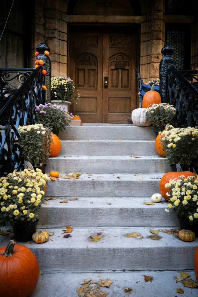 17 Fall Porch Decor Ideas That Welcome Autumn Beautifully jewad alnabi chhvylidnka unsplash