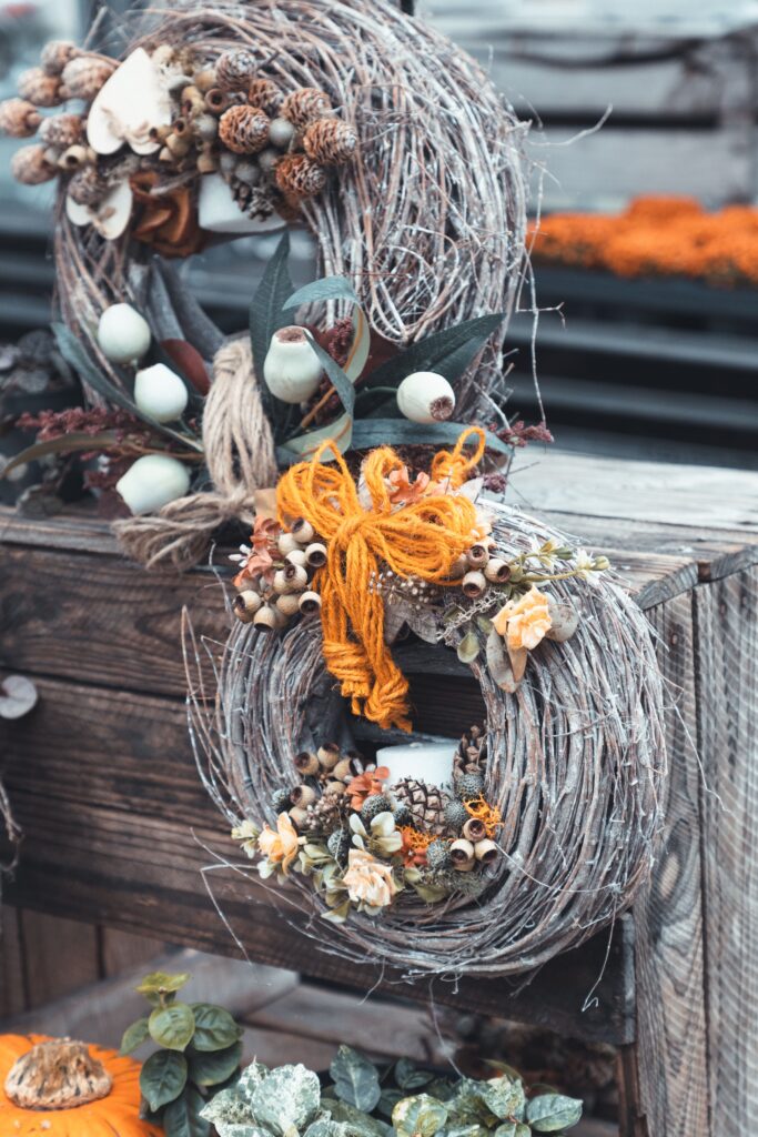 17 Fall Porch Decor Ideas That Welcome Autumn Beautifully pexels andreamostiphotography 31980365