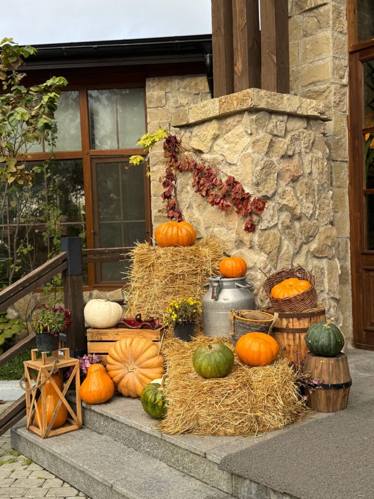 17 Fall Porch Decor Ideas That Welcome Autumn Beautifully pexels nargila design 2157116351 34615941